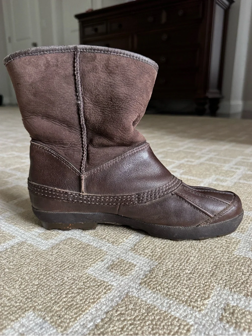 UGG Bridgeport Waterproof Leather Duck Boots Shearling Interior Brown 9